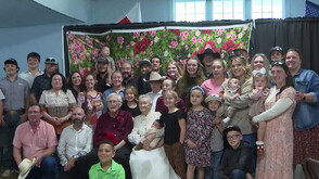 Сред 128 деца и внуци: Двойка от САЩ отбеляза 80 години от сватбата си