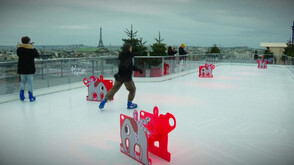 С гледка към Айфеловата кула: Откриха ледена пързалка на покрива на „Галери Лафайет“