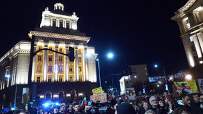 Равносметката след 1 декември: Мирен протест, последван от сблъсъци с полиция, палежи, задържани и пострадали