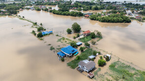 Броят на жертвите от наводненията в Индонезия надхвърли 700