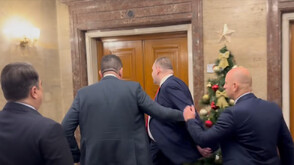 Скандал и физически сблъсък между Мирчев и Пеевски в парламента (ВИДЕО)