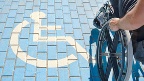 Близо 1500 души с увреждания получиха високотехнологични помощни средства по проект на МТСП