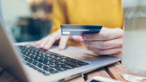 Банковата система спира работа за часове в новогодишната нощ заради еврото