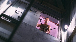 Брус Уилис се изправя срещу безскрупулни терористи в „Умирай трудно“