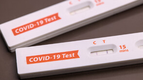 Бивш хърватски депутат и синът му обвинени за производство на 1,3 млн. фалшиви COVID тестове