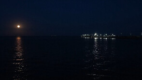 Последната суперлуна за годината озари небето над Буенос Айрес (ВИДЕО)