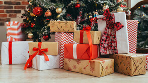 „Живей красиво”: Как да опаковаме стилно и елегантно подаръците за Коледа (ВИДЕО)