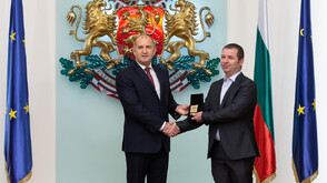 Румен Радев отличи огнеборци и доброволци за заслуги в борбата с пожарите през 2025 г.