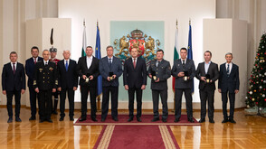 Румен Радев отличи огнеборци и доброволци за заслуги в борбата с пожарите през 2025 г.