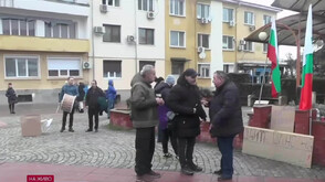 Протест с искане за оставка на властта и контрапротест в защита на кмета на Враца