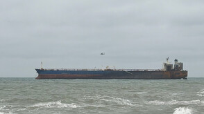 Доставиха провизии за моряците от заседанлия край Ахтопол танкер “Кайрос”