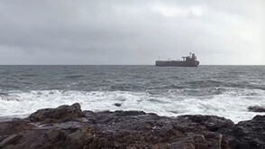 МОСВ започна спешен мониторинг на морските води заради блокирания танкер