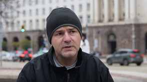 Протестът през неговите очи: Защо беше арестуван фотографът Ясен Джабиров