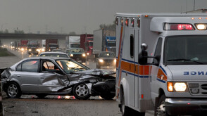 Млад мъж загина при челен сблъсък между лек автомобил и микробус на пътя Велинград - Ракитово