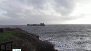 Трети ден танкерът „Кайрос“ е аварирал край брега на Ахтопол - доставиха му храна и евакуираха част от екипажа (ОБЗОР)