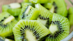 Ежедневната консумация на киви поддържа кожата млада и еластична