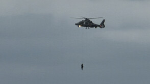 Евакуират четирима от екипажа на танкера, блокиран в български води (ВИДЕО)