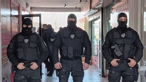 Полицейският отряд "Кобра" с акция в заложни къщи в София