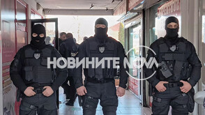 Полицейският отряд "Кобра" с акция в заложни къщи в София (СНИМКИ)