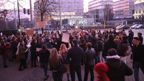 Студенти излязоха на протести пред Софийския университет и НАТФИЗ (ВИДЕО+СНИМКИ)