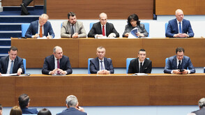 Парламентът гласува шестия вот на недоверие срещу кабинета „Желязков”