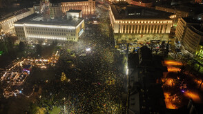 Многохилядният протест в София от високо (ВИДЕО)