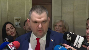 Политическите реакции след оставката на правителството