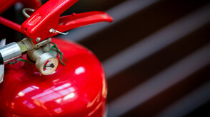 Три деца загинаха след опустошителен пожар в Истанбул