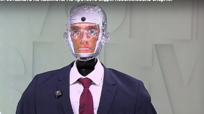 Роботът, предвидил оставката на кабинета: На протеста видях необикновена енергия