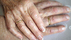 Златни сватби в Казанлък: 70 двойки обновиха обетите си след 50 години брак