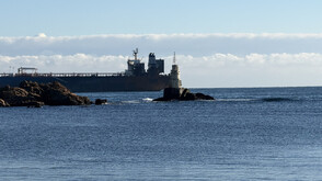 Започна операцията по изтегляне на кораба „Кайрос“ край Ахтопол