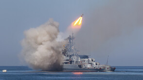 САЩ обстрелваха 3 плавателни съда, превозващи наркотици в Тихия океан, осем души загинаха