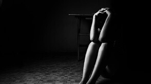 „Скоро ти и детето в корема ти ще умрете“: Задържаха мъж за побой и заплахи с убийство към съпругата му