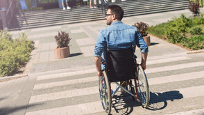 "Погледни пътя през моите очи": С какви проблеми се сблъскват хората с увреждания в градската среда?