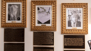 Администрацията на Тръмп се подигра на Байдън с възпоменателна плоча, поставена в Белия дом