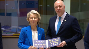 Росен Желязков подари българските евромонети на Урсула фон дер Лайен и Роберта Мецола в Брюксел