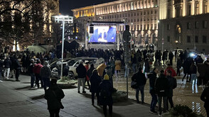 Граждани се събират на нов протест в центъра на София (СНИМКИ)