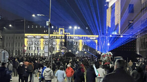 Граждани се събират на нов протест в центъра на София (СНИМКИ)