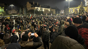 Граждани се събират на нови протести в София и в други големи градове (СНИМКИ)