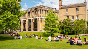 Великобритания се връща в програмата за студентски обмен „Еразъм"