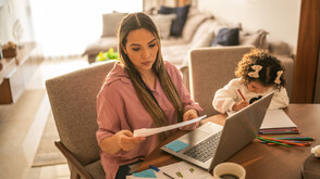 Гъвкаво работно време за родители: Как ще се отразят промените на работодателите и служителите