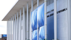 Центърът за сценични изкуства "Кенеди" беше преименуван на "Тръмп-Кенеди"