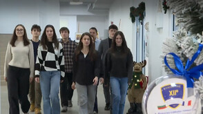 Коледно чудо във Френската гимназия: Ученици събраха 4 700 лв. за болни деца