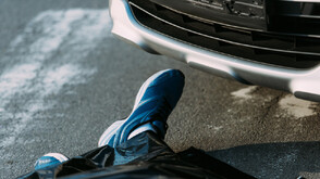 Шофьор помете хора на тротоар във Варна и се блъсна в магазин, има жертви