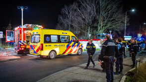 Кола се вряза в множество в Нидерландия, 9 души са ранени