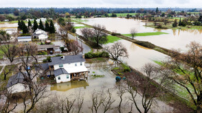 Проливни дъждове и тежки наводнения в Калифорния, има поне един загинал