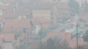 "Въздухът се реже с нож": Предупредиха жители на цял град в Черна гора да не излизат навън (ВИДЕО)