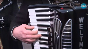 Таен коледен оркестър обикаля София и изненадва минувачите