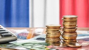 Френският парламент одобри специален закон за временно финансиране на държавата