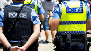 Австралийската полиция арестува мъж за антисемитски коментари и притежание на оръжия